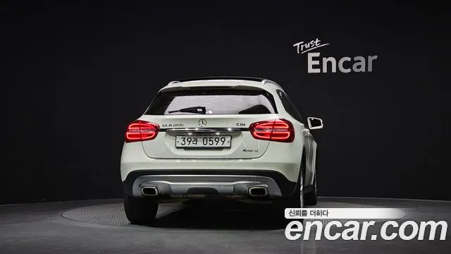 Mercedes-Benz GLA 2015 thumb 4