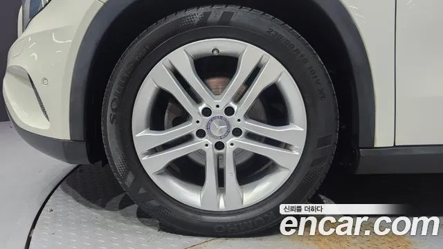 Mercedes-Benz GLA 2015 thumb 5