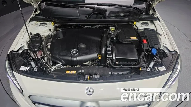 Mercedes-Benz GLA 2015 thumb 6