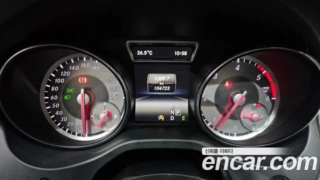 Mercedes-Benz GLA 2015 thumb 8