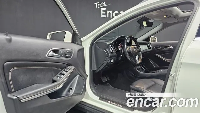 Mercedes-Benz GLA 2015 thumb 10
