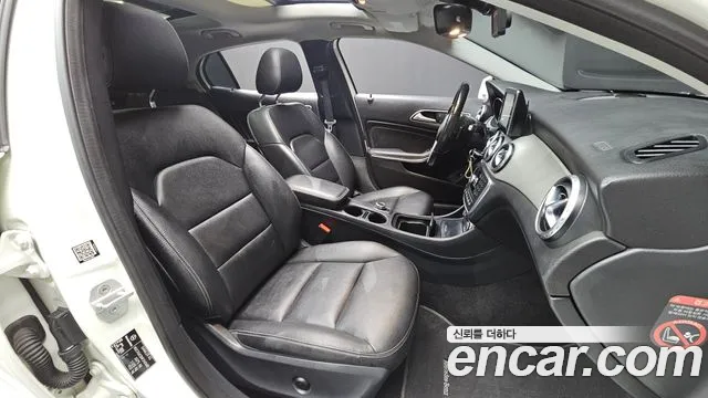 Mercedes-Benz GLA 2015 thumb 11