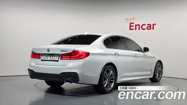 BMW 5-Series 2017 thumb 2