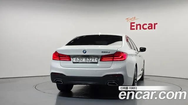 BMW 5-Series 2017 thumb 4