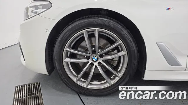 BMW 5-Series 2017 thumb 5