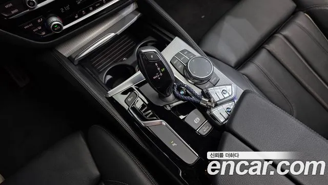 BMW 5-Series 2017 thumb 9