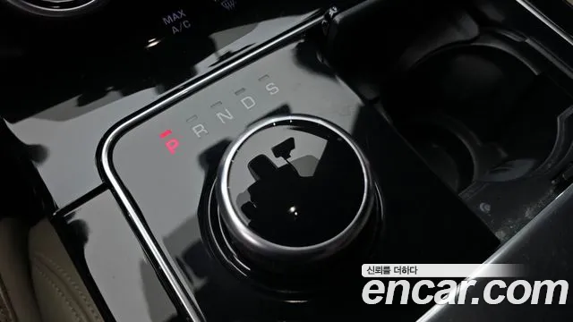 Land Rover Range Rover Velar 2018 thumb 9