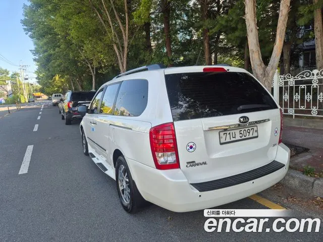 Kia Carnival 2013 thumb 3