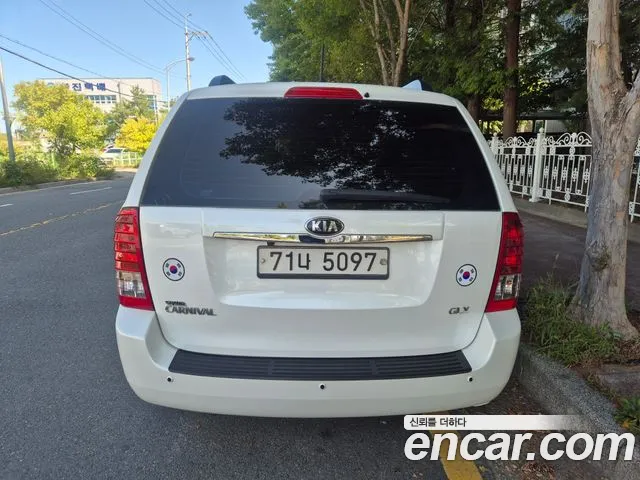Kia Carnival 2013 thumb 4