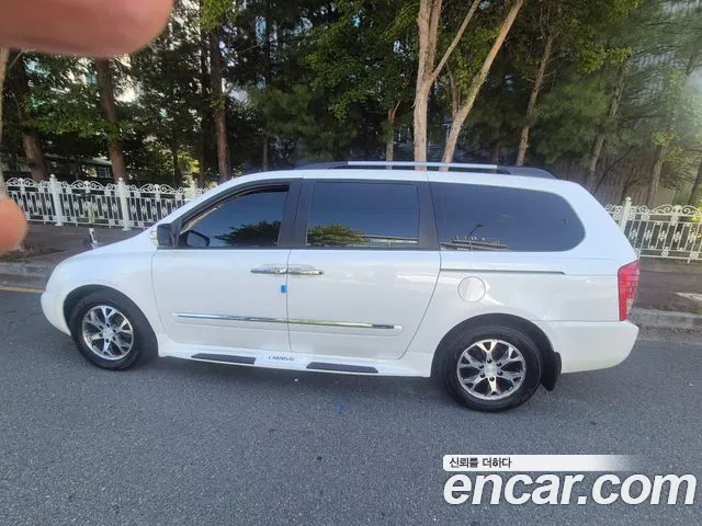 Kia Carnival 2013 thumb 5
