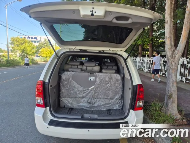 Kia Carnival 2013 thumb 6