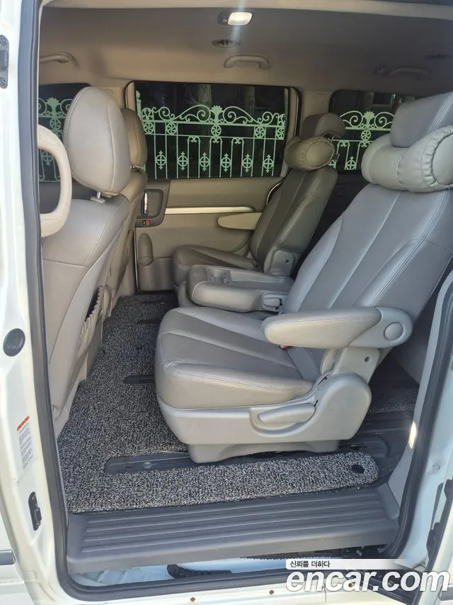 Kia Carnival 2013 thumb 7