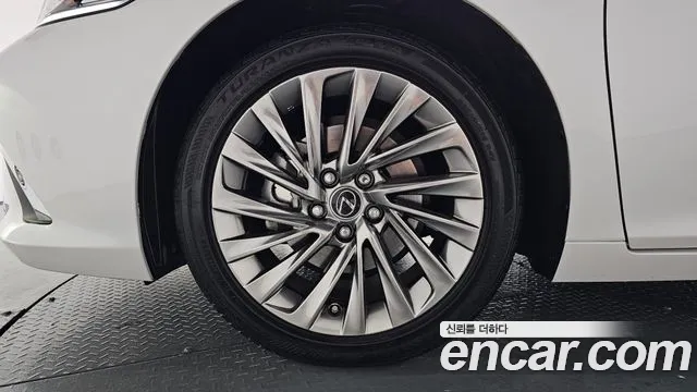 Lexus ES 2024 thumb 5