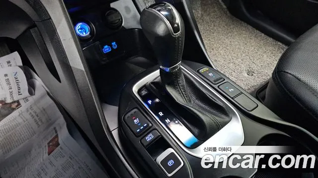 Hyundai Santa Fe 2018 thumb 9