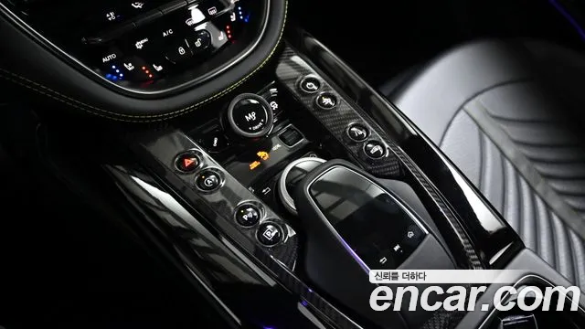 Astonmartin DBX 2023 thumb 9
