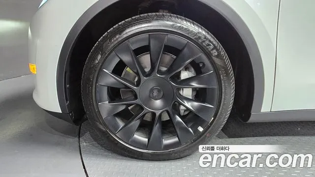 Tesla Model Y 2021 thumb 4