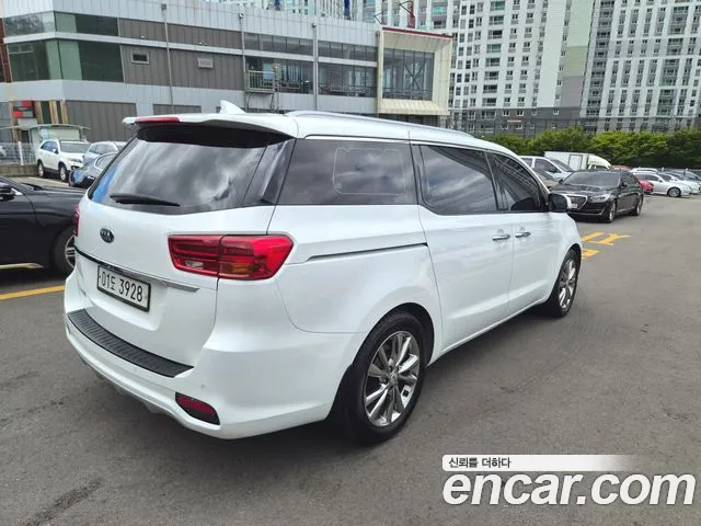 Kia Carnival 2018 thumb 4