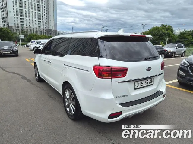 Kia Carnival 2018 thumb 5