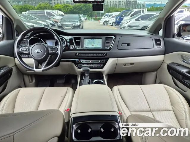 Kia Carnival 2018 thumb 8