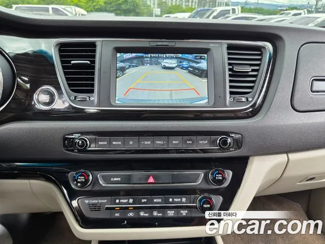 Kia Carnival 2018 thumb 10