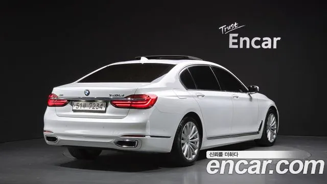 BMW 7-Series 2016 thumb 2