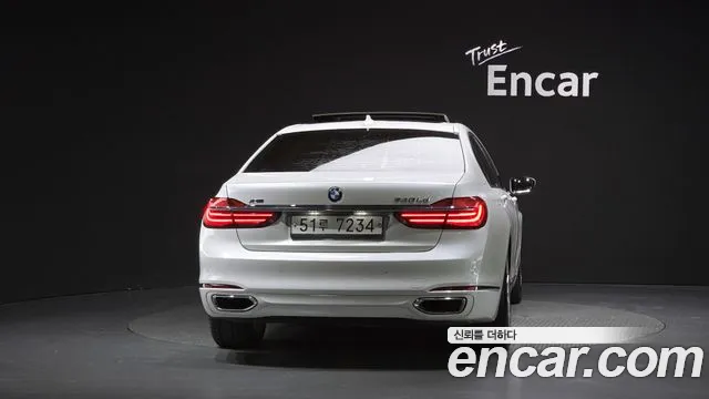 BMW 7-Series 2016 thumb 4