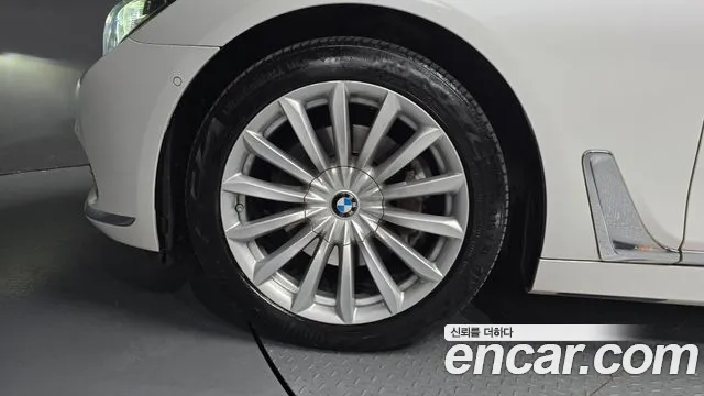 BMW 7-Series 2016 thumb 5
