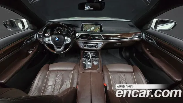 BMW 7-Series 2016 thumb 7