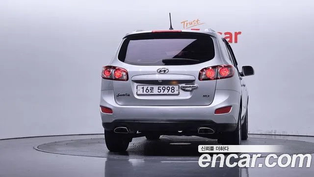 Hyundai Santa Fe 2011 thumb 4