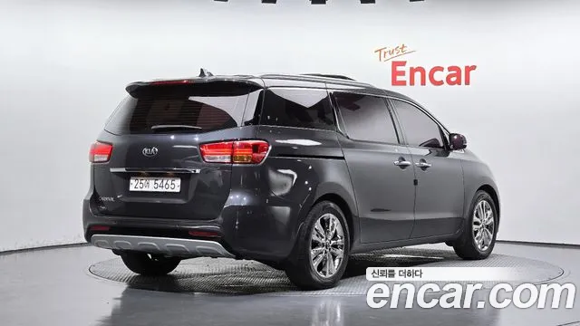 Kia Carnival 2015 thumb 2
