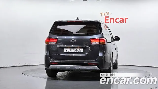 Kia Carnival 2015 thumb 4