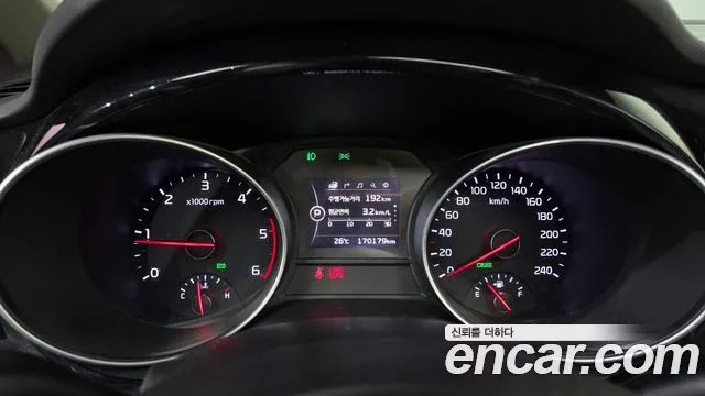 Kia Carnival 2015 thumb 8