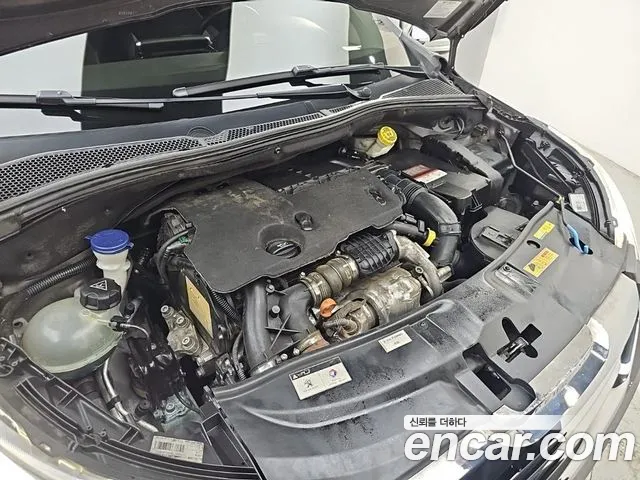 Peugeot 2008 2015 thumb 6