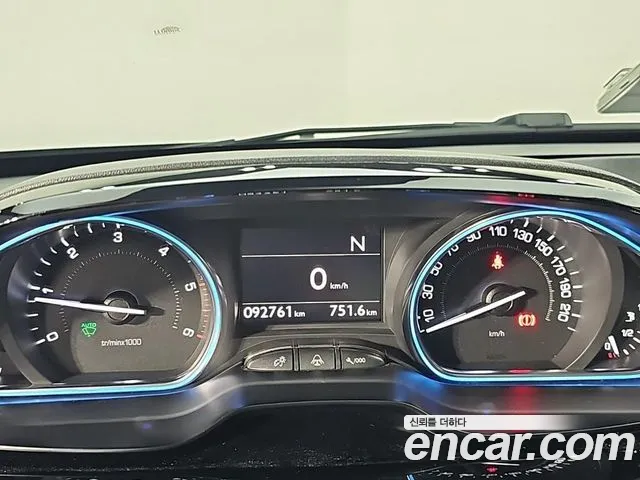 Peugeot 2008 2015 thumb 8