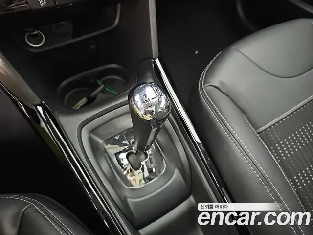 Peugeot 2008 2015 thumb 9