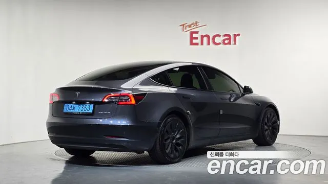 Tesla Model 3 2021 thumb 2