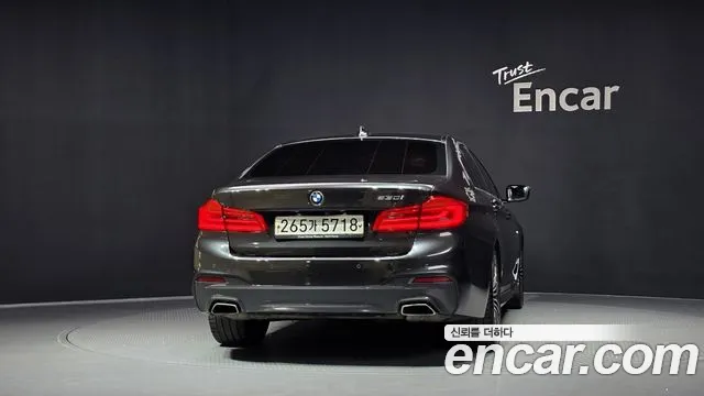 BMW 5-Series 2019 thumb 4