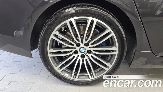 BMW 5-Series 2019 thumb 5