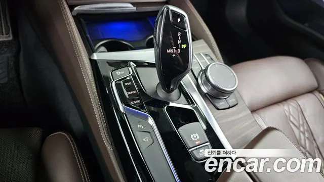 BMW 5-Series 2019 thumb 9