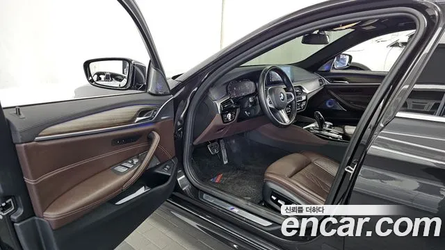 BMW 5-Series 2019 thumb 10
