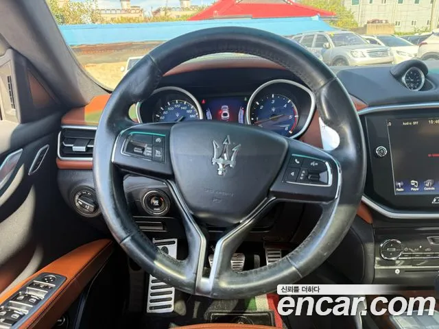 Maserati Ghibli 2015 thumb 8