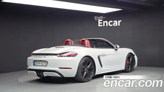 Porsche Cayman 2019 thumb 2
