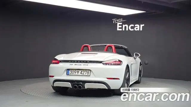 Porsche Cayman 2019 thumb 4