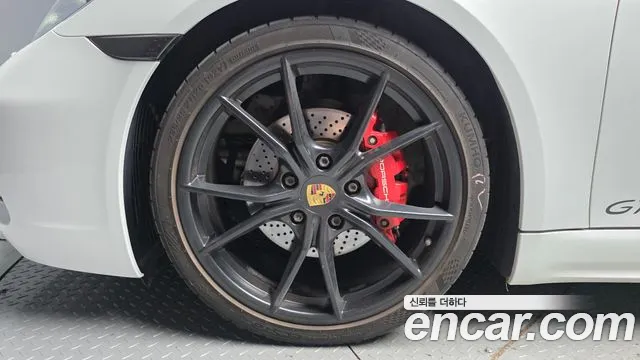 Porsche Cayman 2019 thumb 5