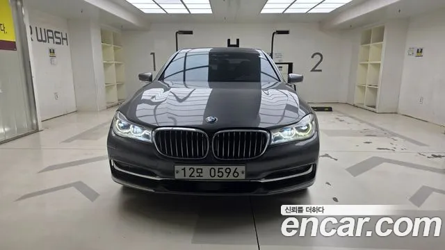BMW 7-Series 2016 thumb 2