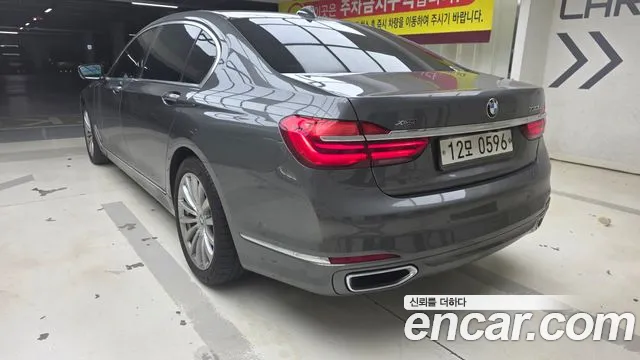 BMW 7-Series 2016 thumb 4