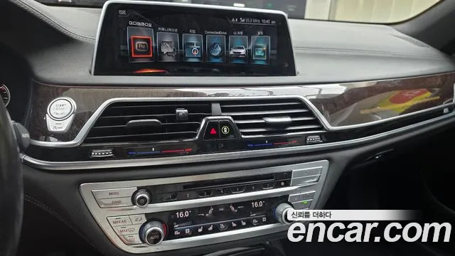 BMW 7-Series 2016 thumb 10