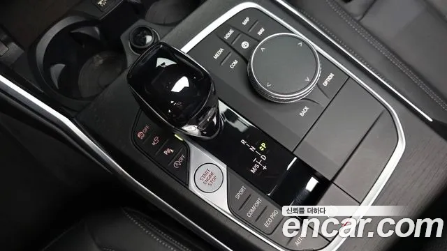 BMW 3-Series 2020 thumb 8