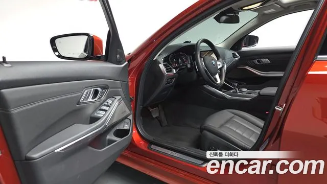 BMW 3-Series 2020 thumb 9
