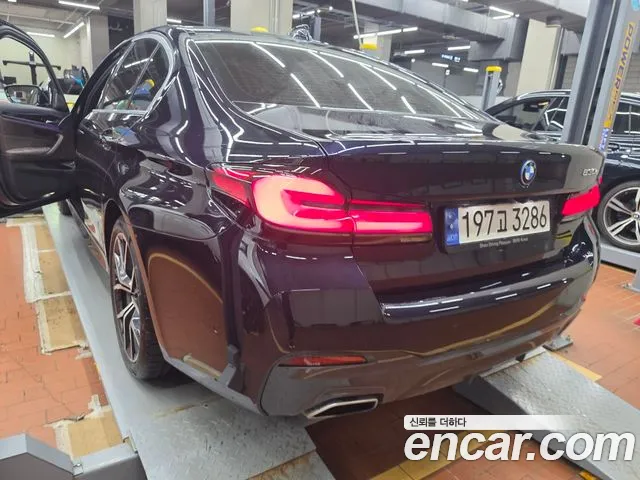 BMW 5-Series 2022 thumb 2